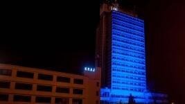 kraj mrakodrap modře